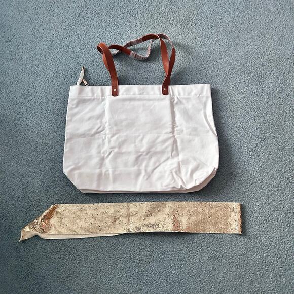 Bridal Shower Gift Ideas: Mrs Tote Bag with Purse and a Sash - Picture 2 of 8